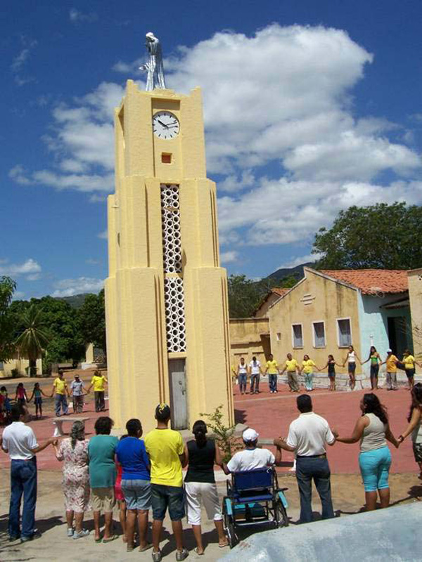 One notable event coming out of the Eighth International Leprosy Congress in Rio de Janeiro (1963), held by the International Leprosy Association, was the elimination of the derogatory term “leper” as a medical category.Between 1986 and 1990, the Projeto de Intervenção in Brazil led to the elaboration of the Plano de Emergência Nacional. Brazil is still battling leprosy, but the numbers of new cases have gone down. Between 2011 and 2013, the 10 most endemic clusters are mainly located in the states of Mato Grosso, Pará, Maranhão, Tocantins, Goiás, Rondônia and Bahia. They represent 44% (13,597 / 31,044) of new cases diagnosed in 2013. (WHO)Antonio DiogoAccess to the inner area of the Colony Antônio DiogoThe residents gathered around the coluna da hora (clock tower) in Antônio DiogoEntrance to the colonyInner garden of the colony
