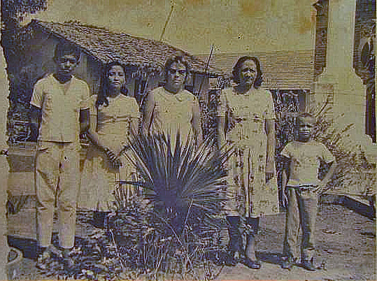 Residents of the Bomfim colony