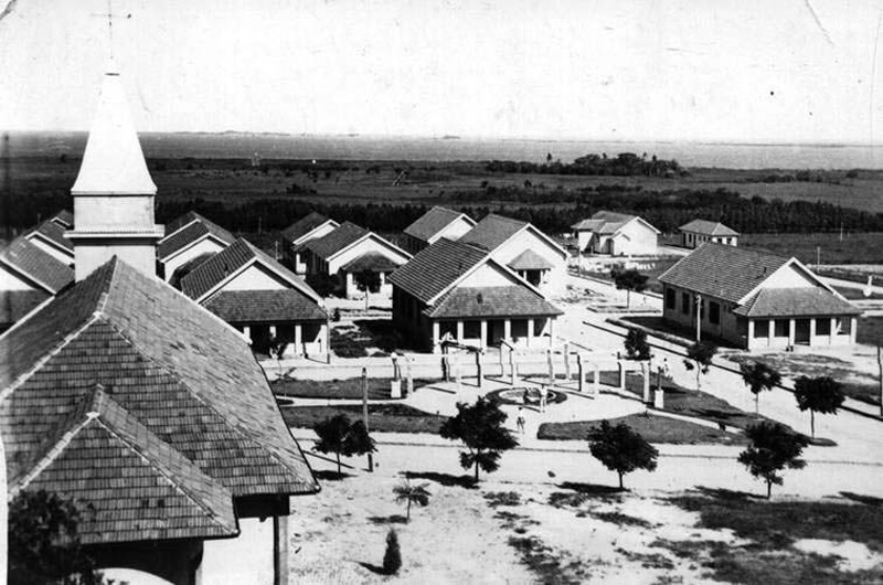 Pavilions in the colony of Itapuã