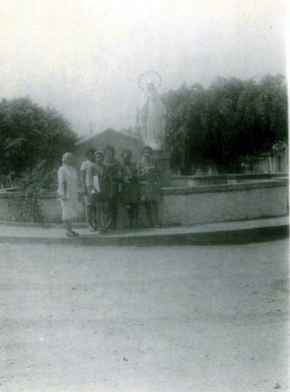 Residents by the water fountain