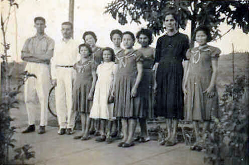 People in the Colônia Santa Marta, Goiás