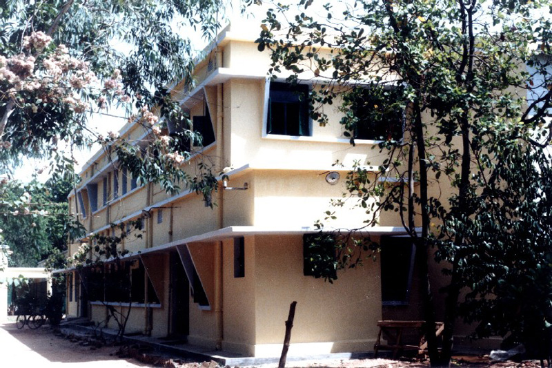 The second storey at Bankura Leprosy Hospital houses the Teaching Laboratory, Classroom and Training Hostel. (TLMI Publicity Release, Sep 1991)