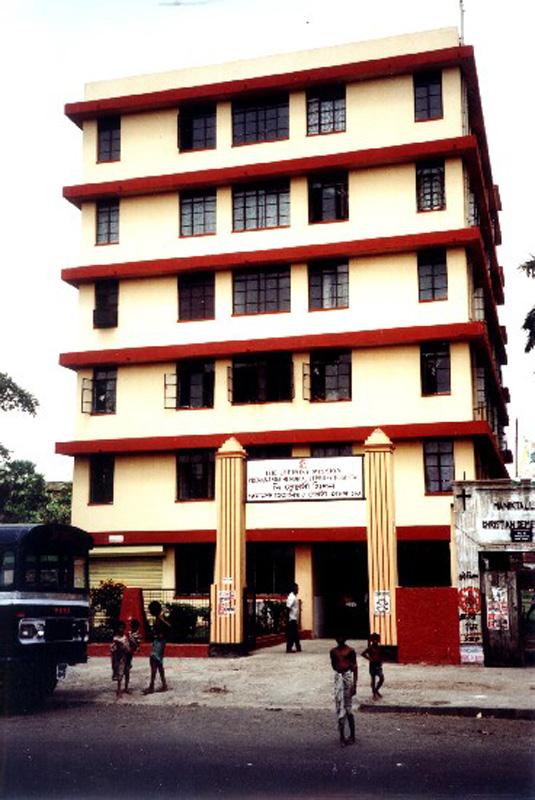 Case detection survey in progress in a Calcutta slum. 2001