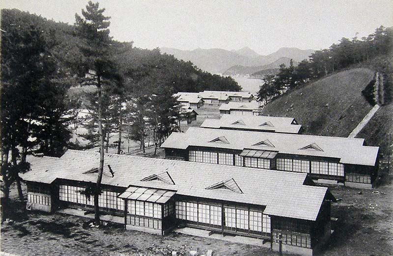 atients’ dormitories — women’s area in foreground (1931)