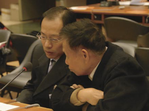 Liu Zhen Xi (right) with HANDA’s Michael Chen in Geneva