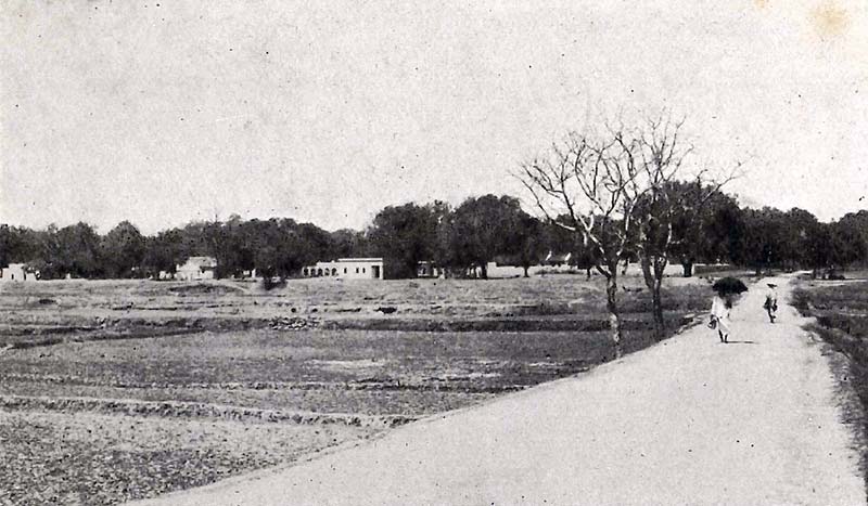 Purulia Leprosy Home and Hospital from the road leading to the main entrance: the leprosy colony is approached by a long road that would have denoted its separation from the rest of the community. (Sharpe)