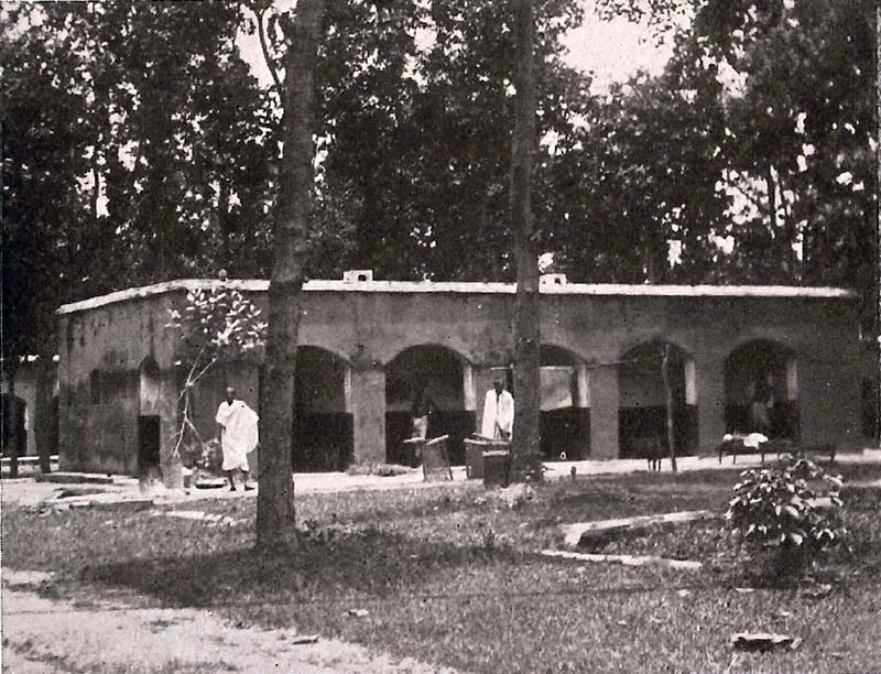 One of the men’s houses: at the time of the photograph, probably in the 1940s, there were three rooms in a house, with four, sometimes five, inhabitants. Around 800 leprosy-affected people lived in the colony.