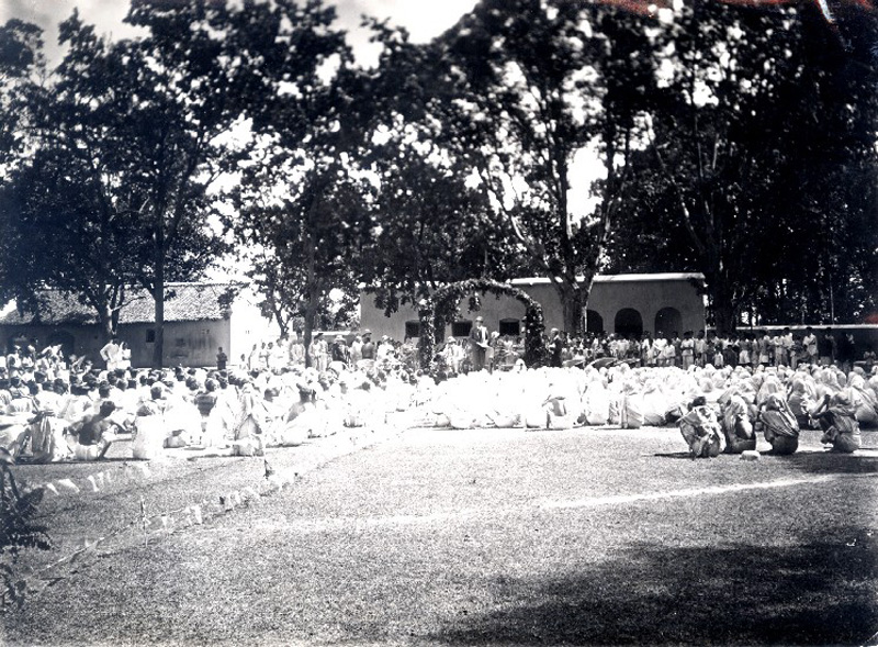 Temporary Governor addressing patients at Purulia. In the background, on left, out-patient men. On right, four women, applicants for admission. 1935