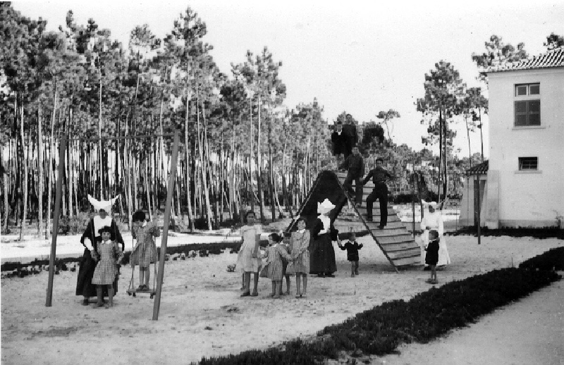 Children in the playground at Rovisco Pais