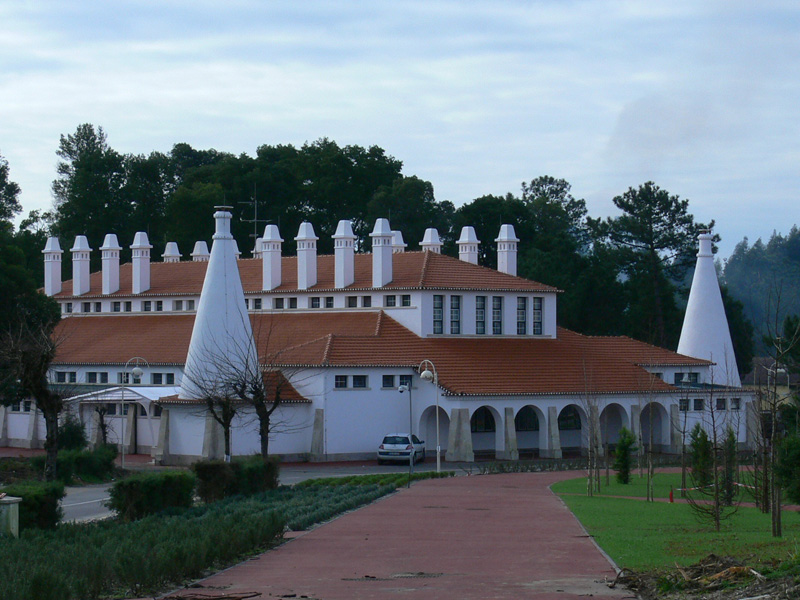 View of Rovisco Pais foregrounding the kitchen and laundry